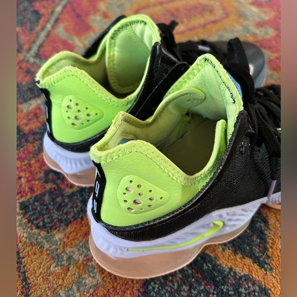 Nike | Men\'s Black/Lime Green LeBron XIX React Low Athletic Basketball Shoes 8.5 main image 5